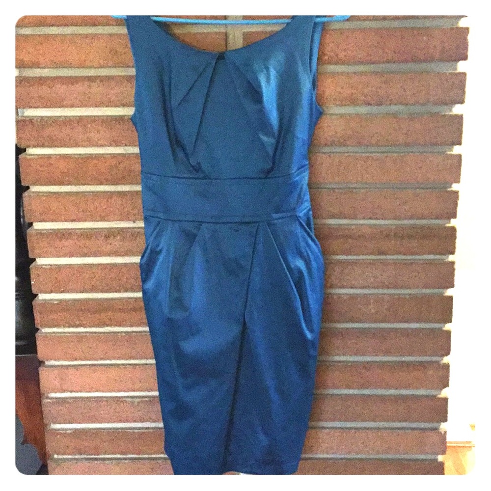 Sleeveless blue dress